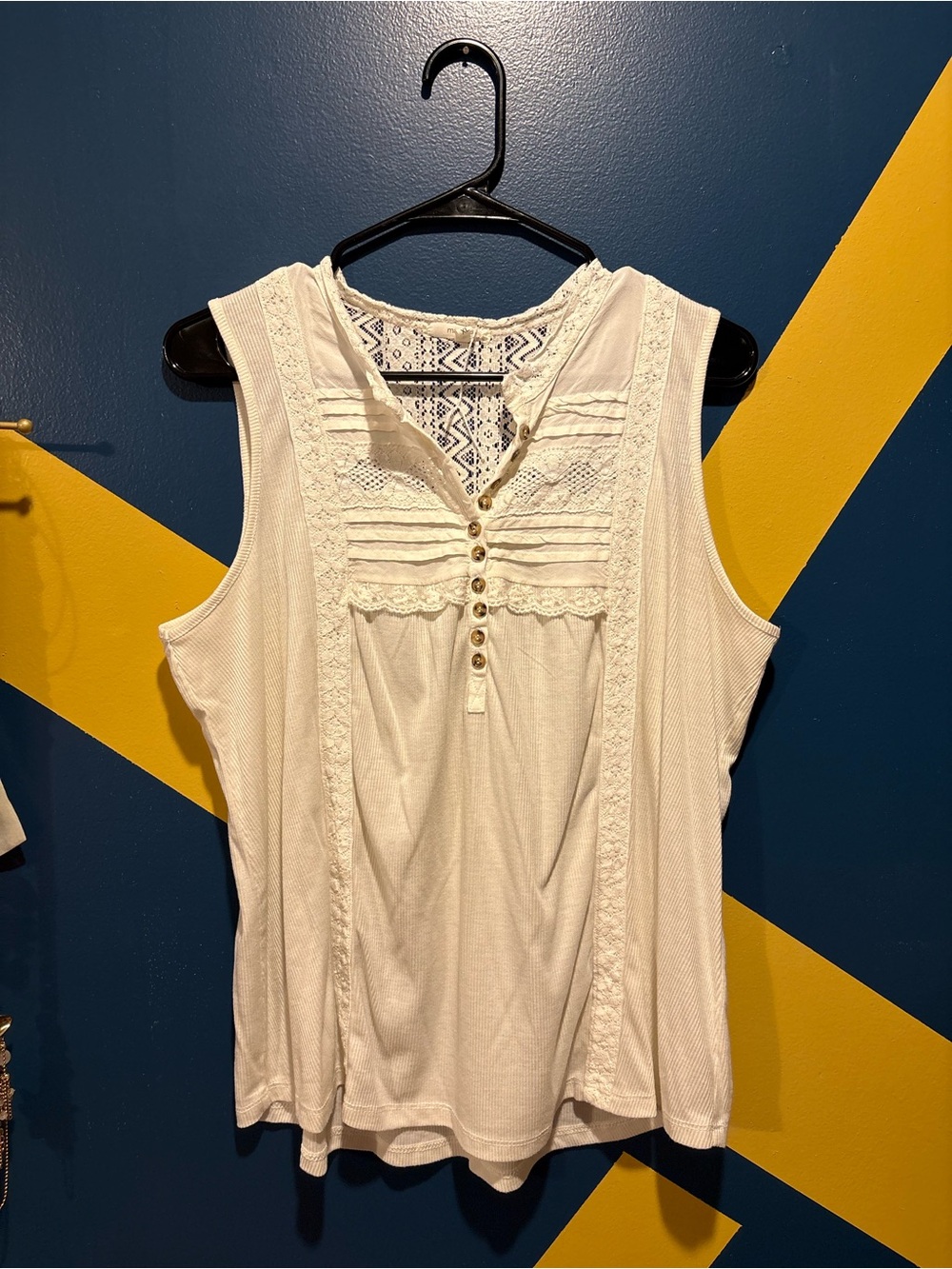 Maurices White Inlet Lace V-Neck Tank Top EUC